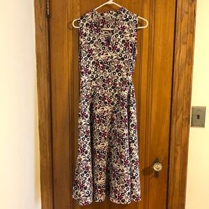 Pretty Anne Klein dress with tie waist!